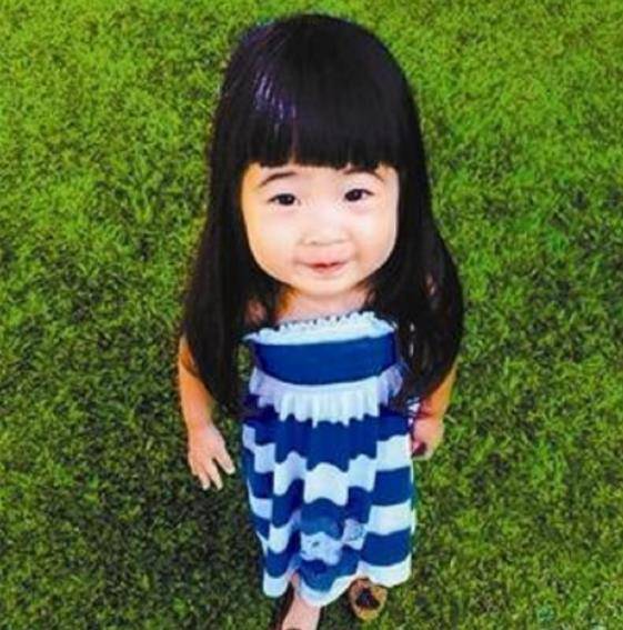 曹格女儿最新照片，成长中的小公主亮相！